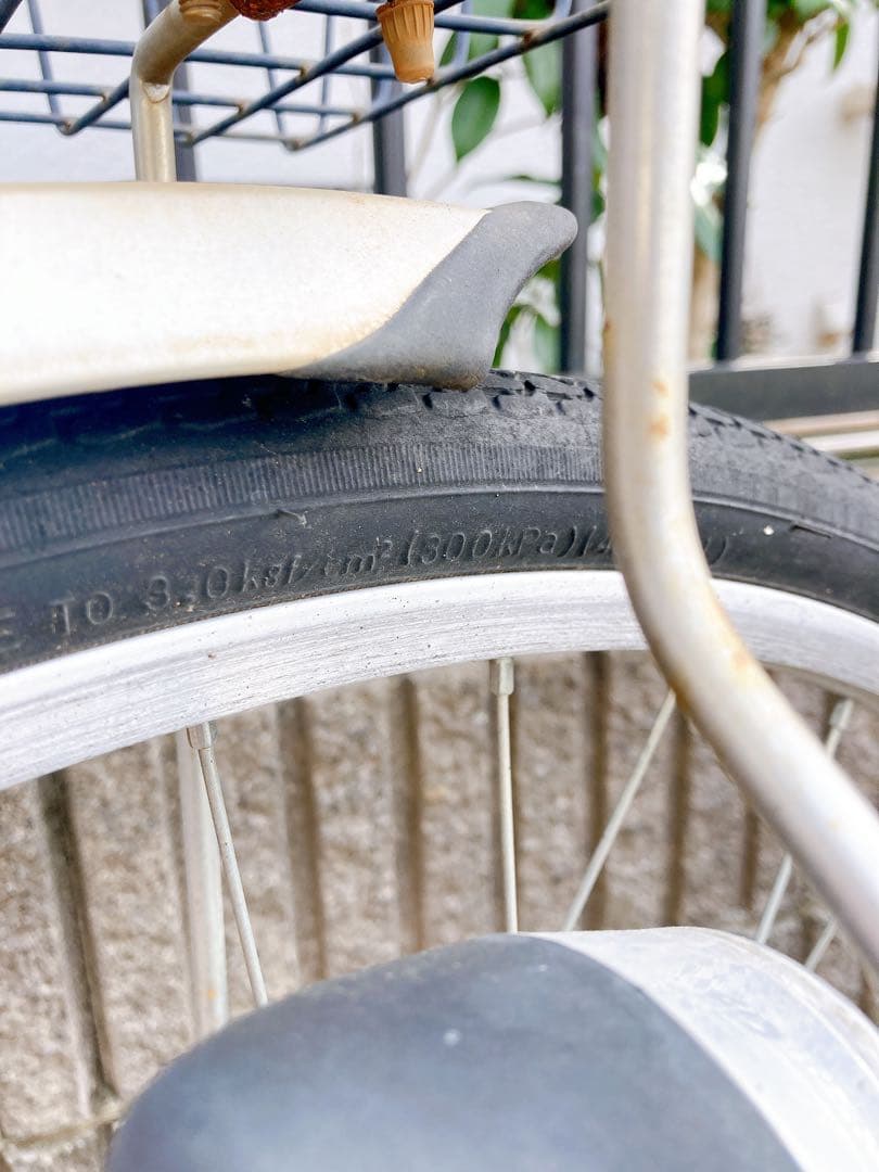 自転車　② シティサイクル　チャリ　タイヤ交換必要