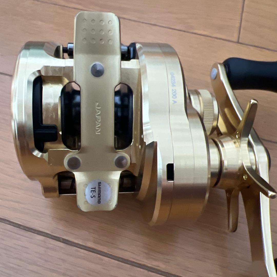 ❤️極美品❤️ シマノ21 カルカッタコンクエスト 200 右巻き