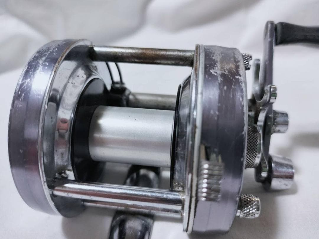トニーアブガルシア　アンバサダー5500C 　ビンテージ　リール aグレー