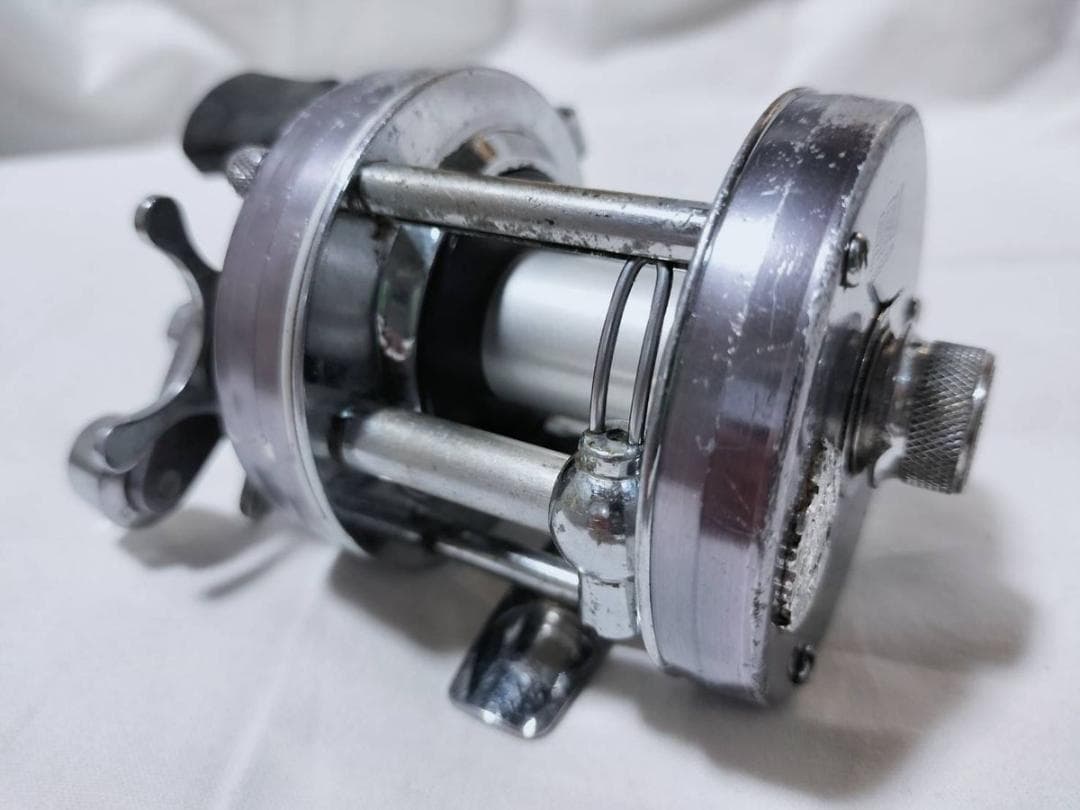 トニーアブガルシア　アンバサダー5500C 　ビンテージ　リール aグレー