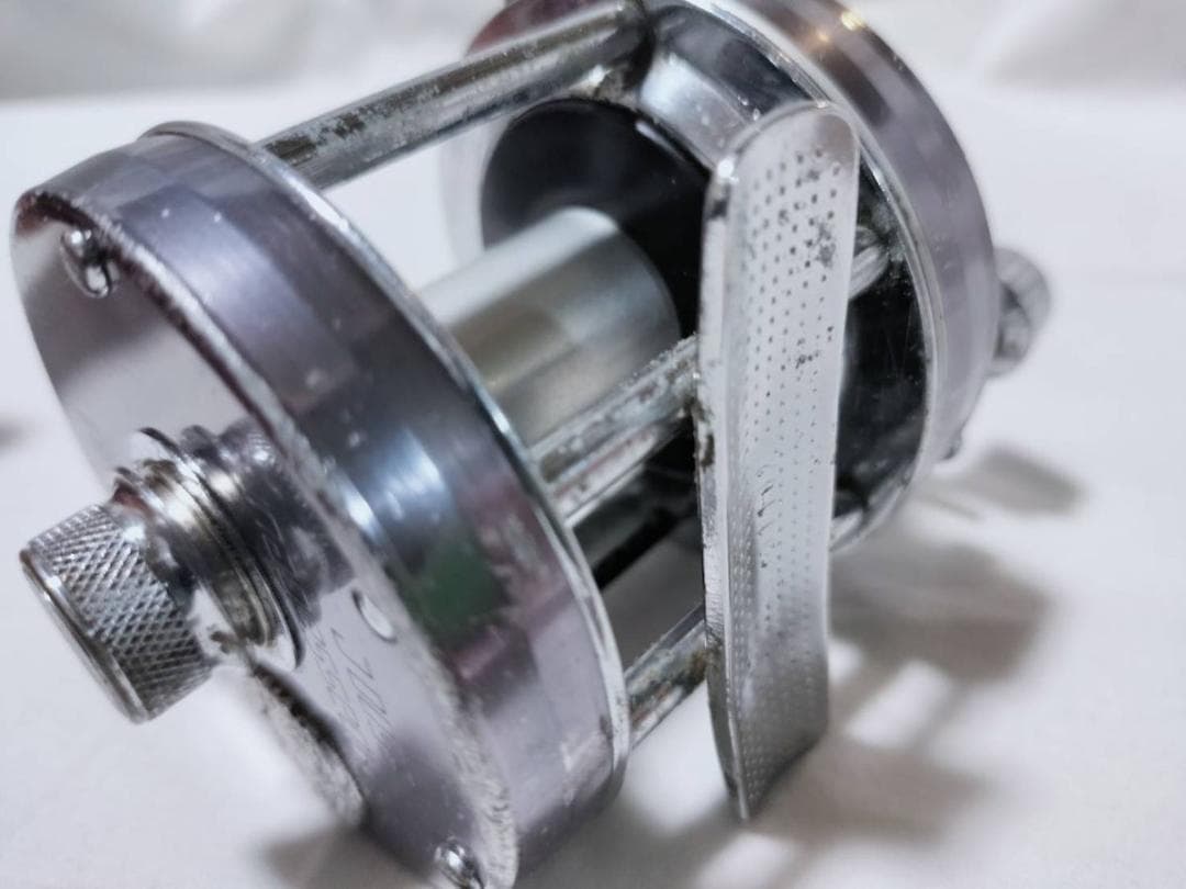 トニーアブガルシア　アンバサダー5500C 　ビンテージ　リール aグレー