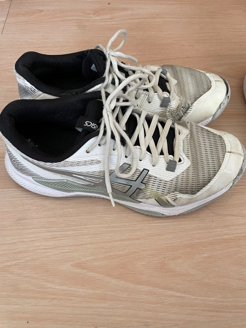 ASICS バレーボールシューズ ホワイト/シルバー　ホワイト/ブラック　2足
