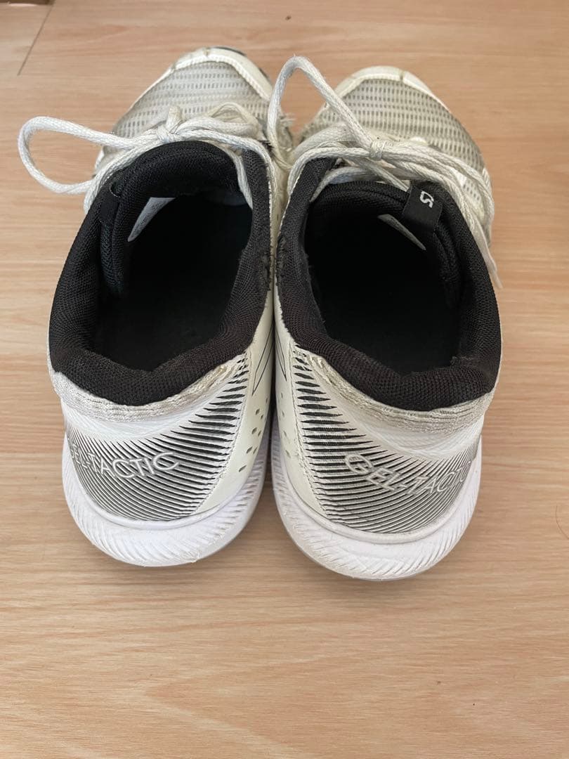 ASICS バレーボールシューズ ホワイト/シルバー　ホワイト/ブラック　2足
