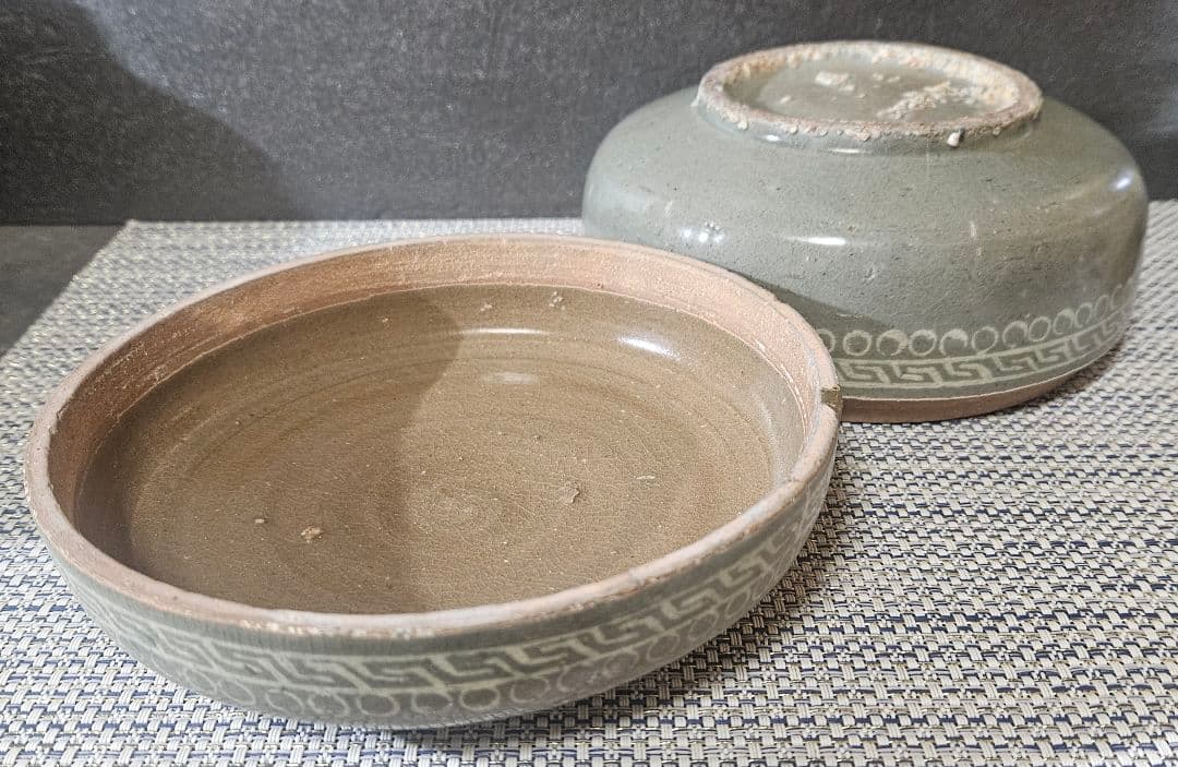 半島古美術　半島古陶磁　高麗青磁象嵌　丸紋に花　鶴図　蓋物　合子　径16.4cm