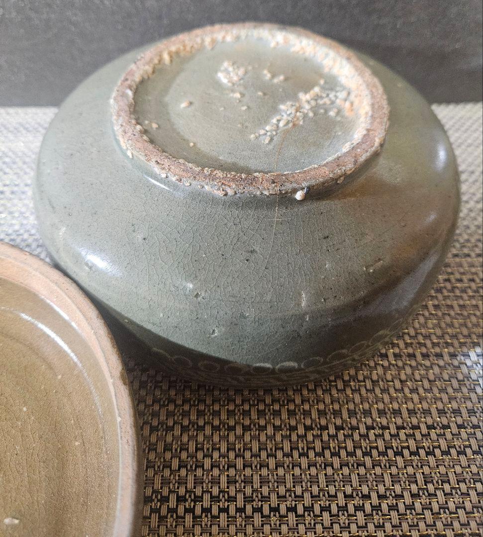 半島古美術　半島古陶磁　高麗青磁象嵌　丸紋に花　鶴図　蓋物　合子　径16.4cm