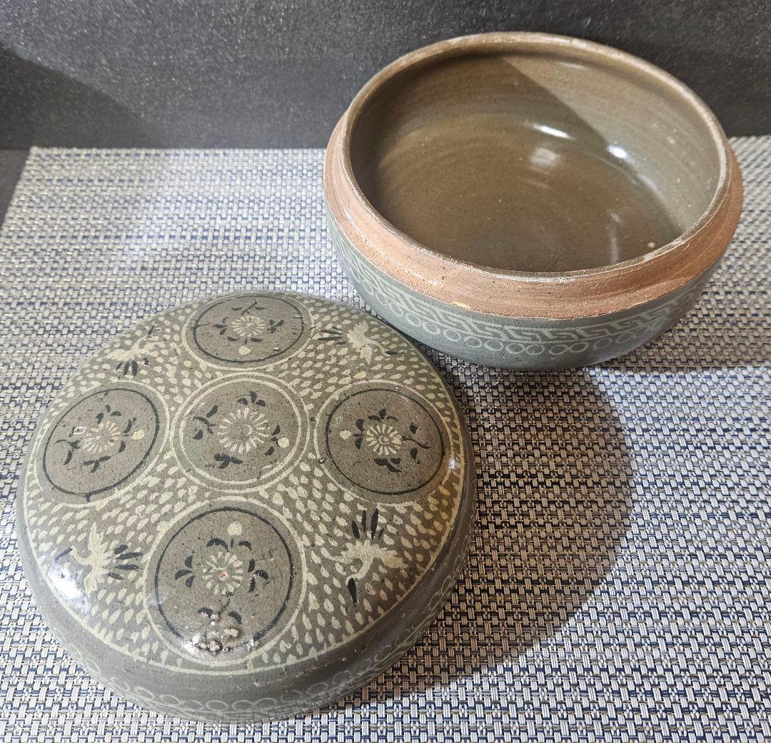 半島古美術　半島古陶磁　高麗青磁象嵌　丸紋に花　鶴図　蓋物　合子　径16.4cm