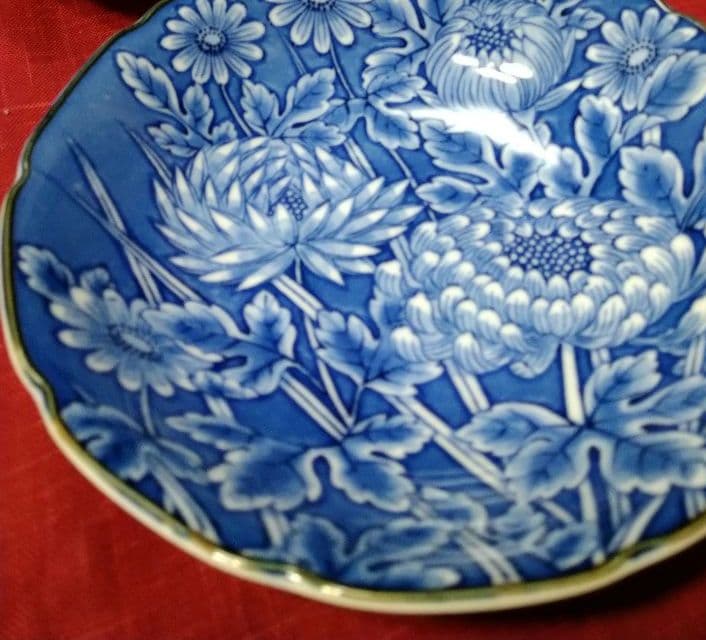 ♣希少なレアヴィンテージ品♥６０年前ヴィンテージ品♥染付菊絵柄有田焼・輪花２中皿