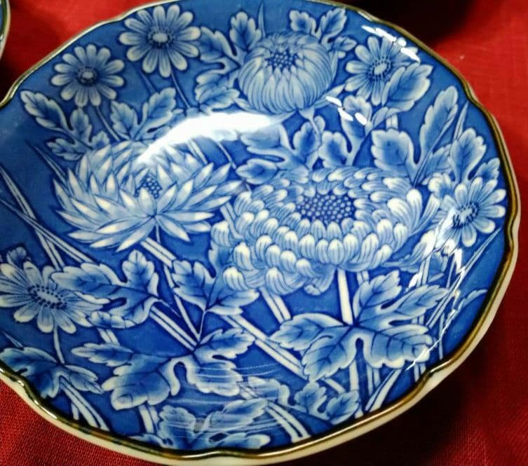 ♣希少なレアヴィンテージ品♥６０年前ヴィンテージ品♥染付菊絵柄有田焼・輪花２中皿