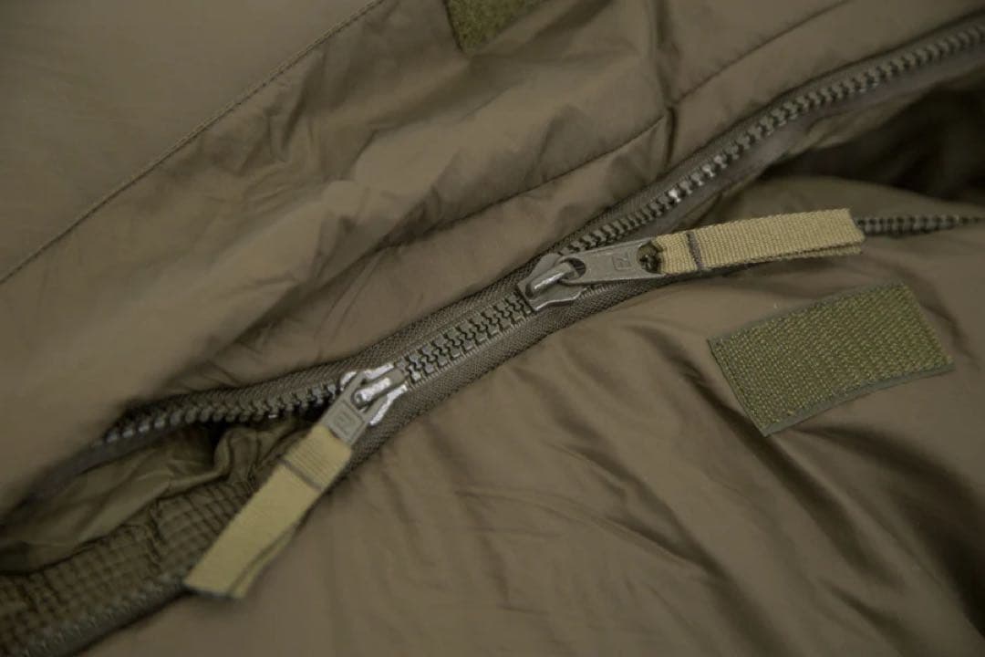 カリンシア ディフェンス6 Carinthia 寝袋　シュラフ