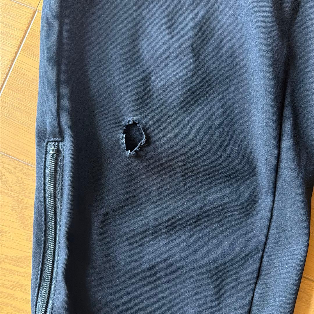 YONEX ウォームアップウェア 黒穴あり