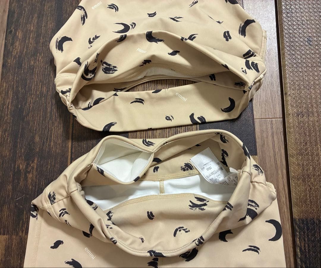 新品同　emmi yogaエミヨガ　レギンス　ベージュ×ムーン柄　ペイントタッチ