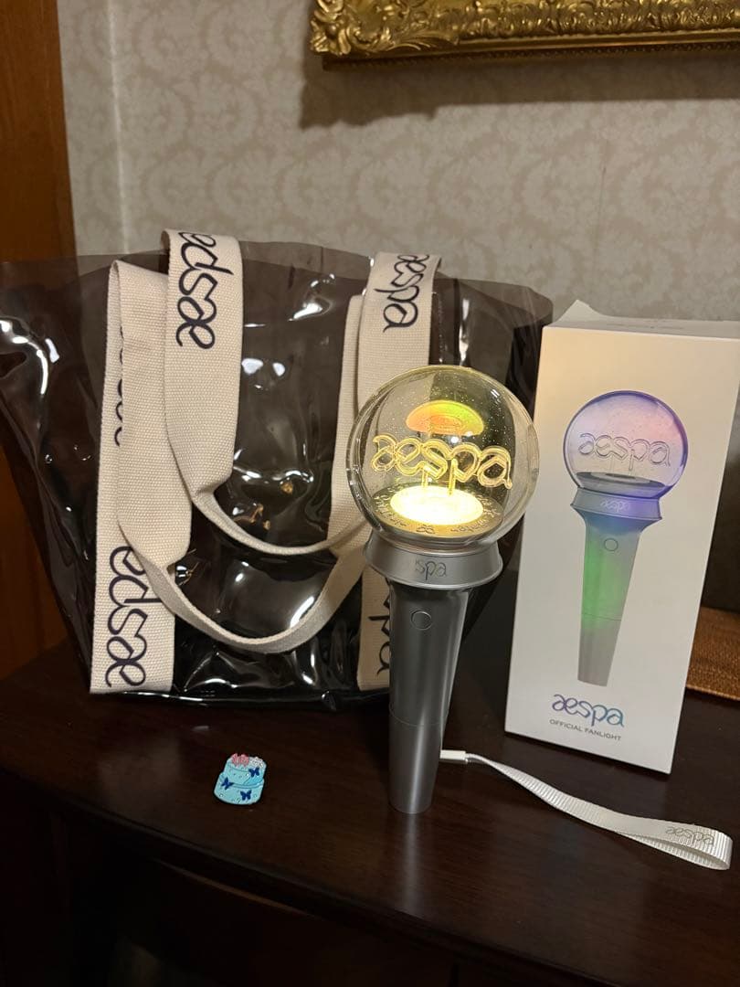 aespa ペンライト、トートバッグ、バッジ、計3点