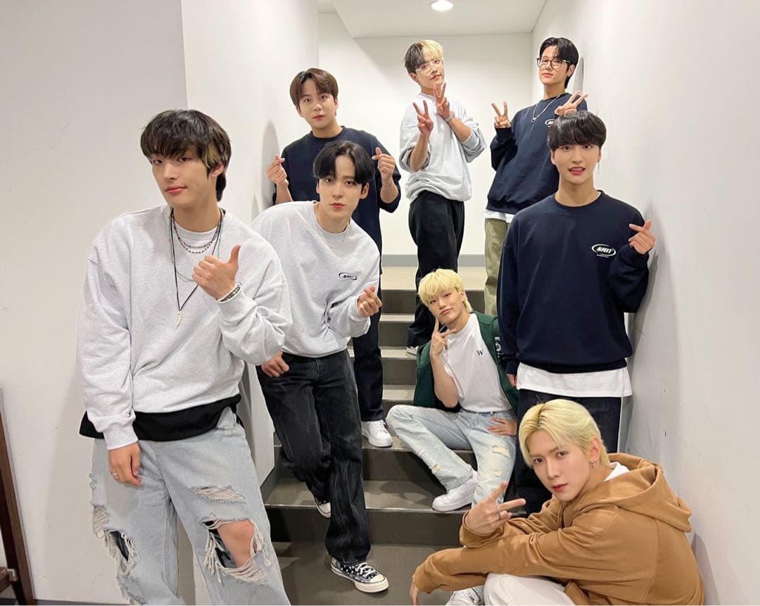 【新品未開封】ATEEZ × Wonderwall スウェット ネイビー