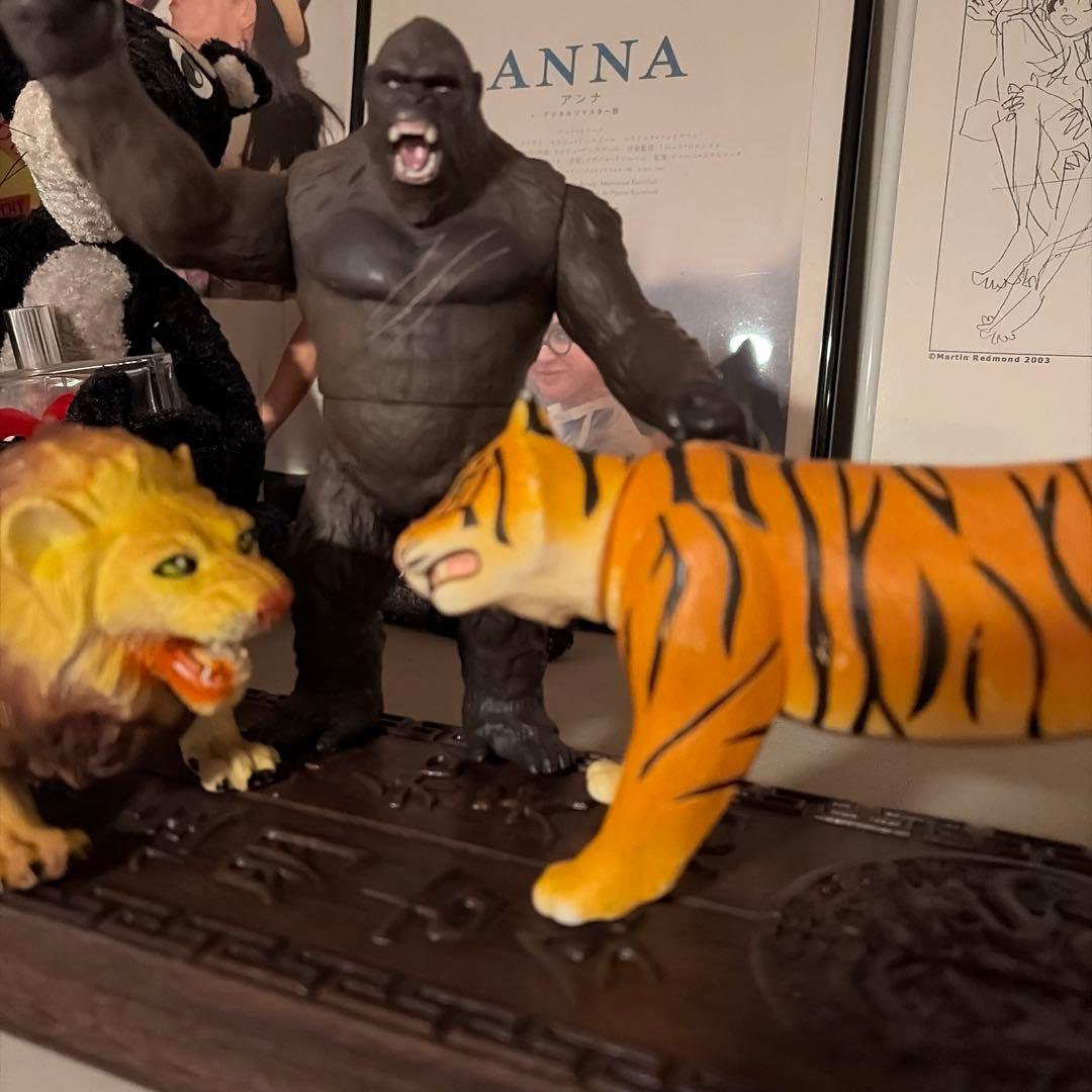 ライオン ゴリラ トラ フィギュアセット　台座付
