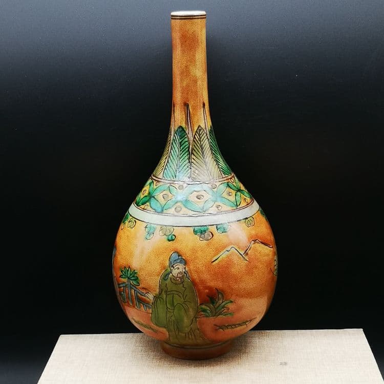 大明万暦素三彩人物胆瓶です  景徳鎮 陶磁器 装飾品 現代工芸品美術品 置物