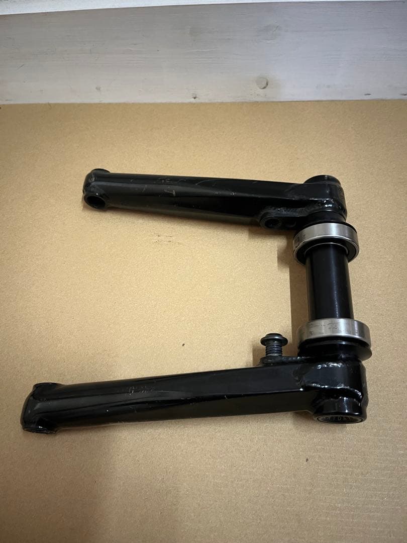 BMXクランク Cult Hawk V2 Cranks 165mm BB付き