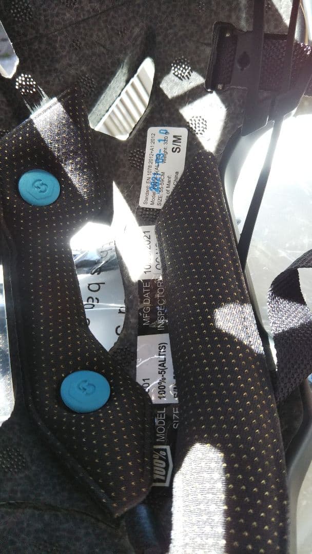 新品未使用 100% Altis グラベル ヘルメット Mサイズ  ブラック色