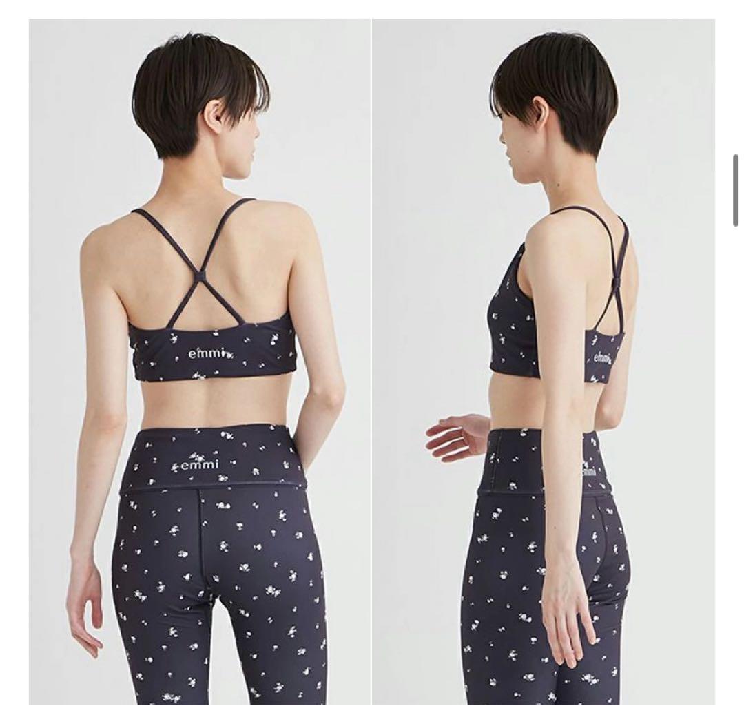 emmi yoga ヨガ　ミニフラワーUVカット　ブラトップ　レギンス　ネイビー