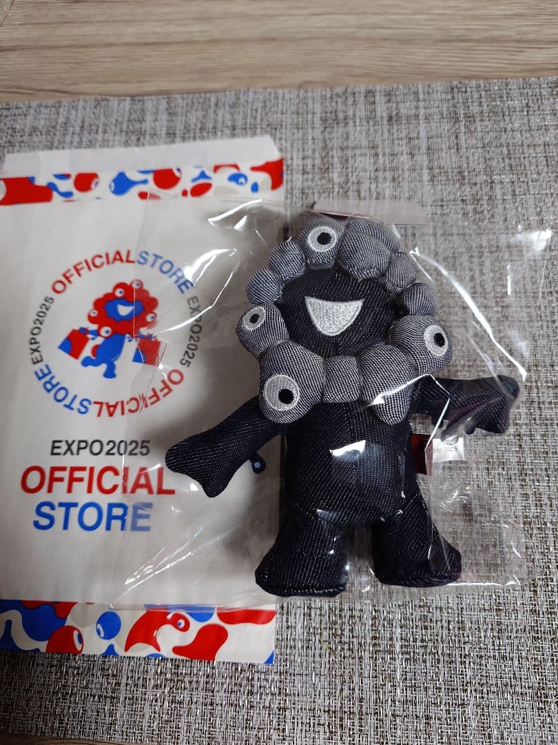 【最新マスコット・新品】EDWIN黒ミャクミャクボールチェーン付きマスコット
