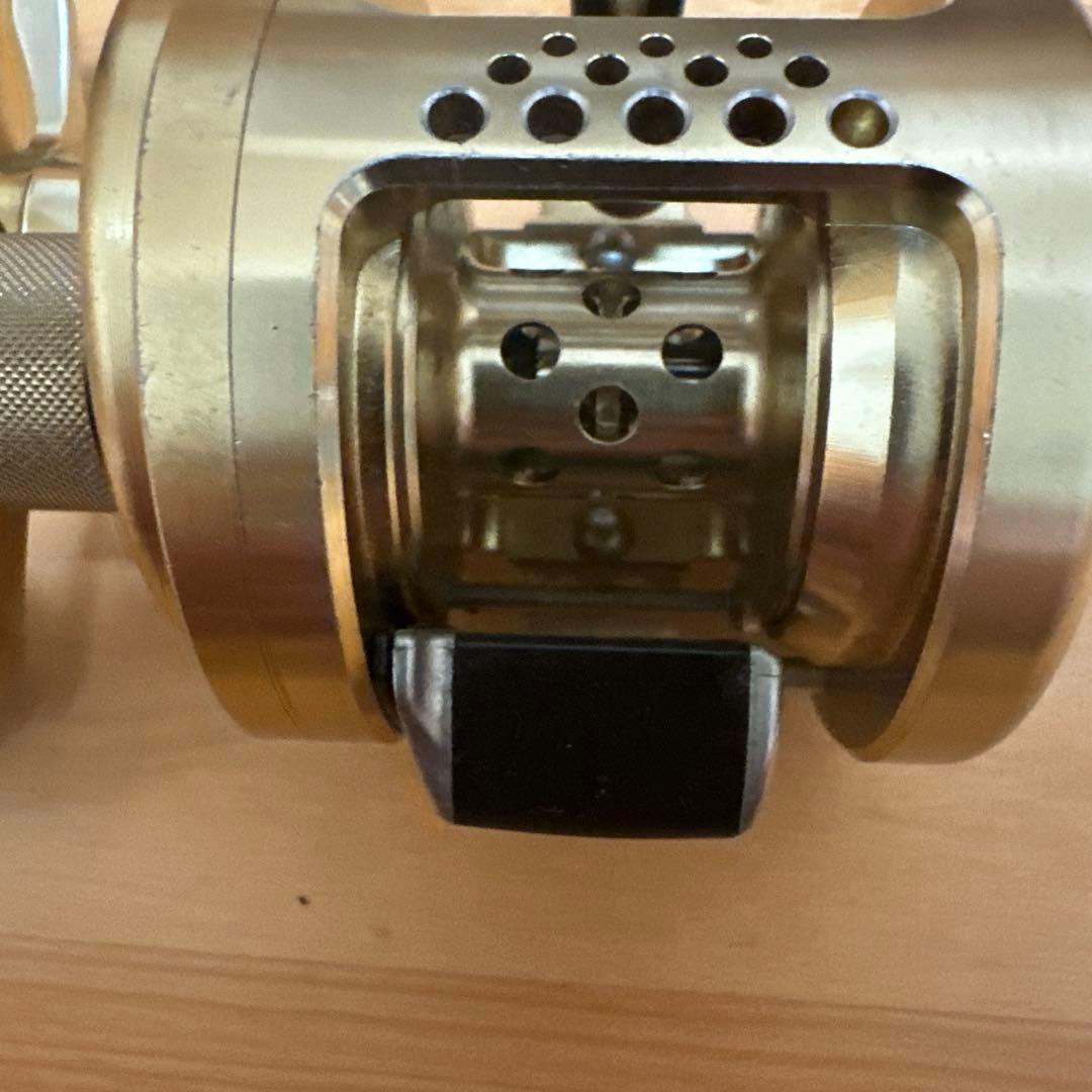 SHIMANO CALCUTTA CONQUEST 101 ゴールド