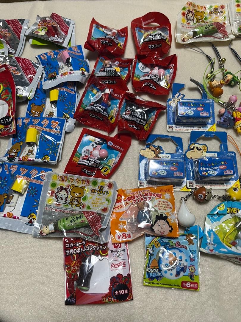 ペットボトルおまけ 懐かしのもの マリオ クレヨンしんちゃん ディズニー
