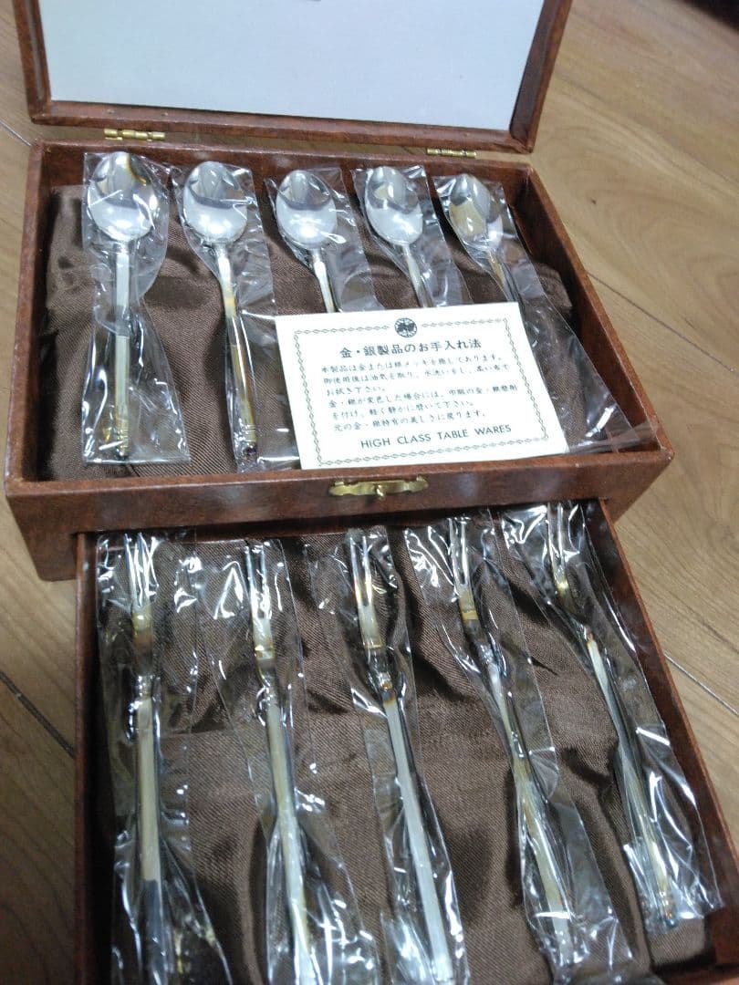 マッキンレーの銀製ティースプーンと果物ホーク