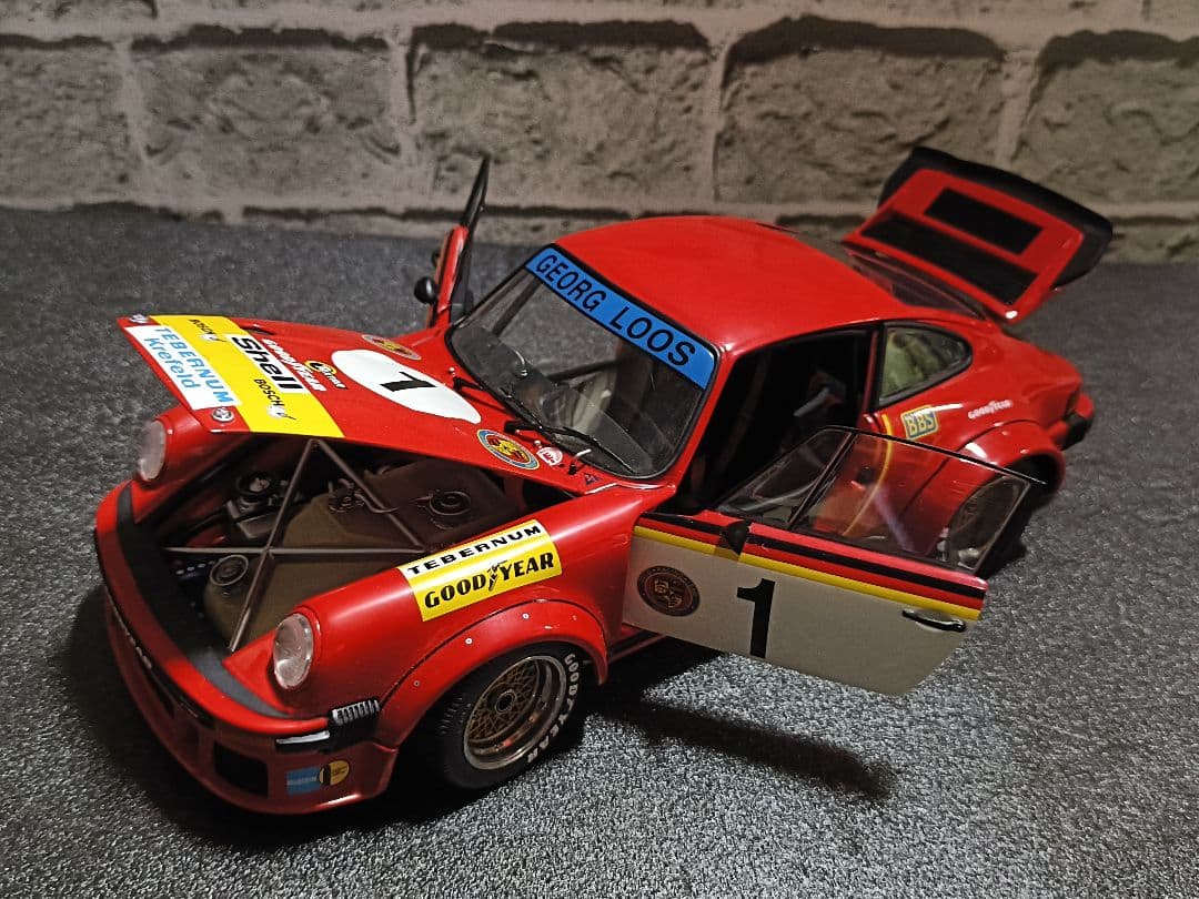 エグゾト 1/18 ポルシェ 934RSR #1 GTチャンピオン 1976