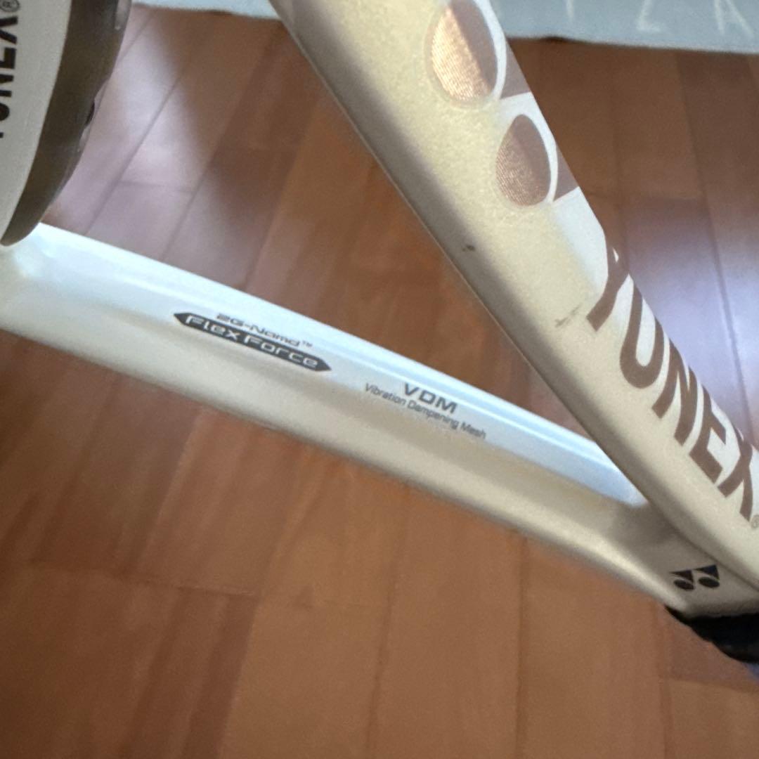 YONEX Vコア100 硬式用ラケット　サンドベージュ