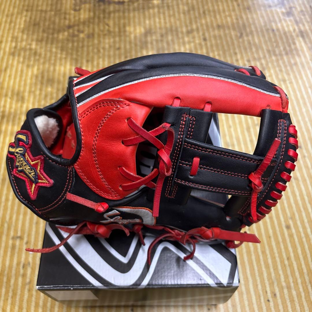 新品スラッガー スペシャルオーダー軟式野球グローブ 赤黒内野手用右投げ用箱あり