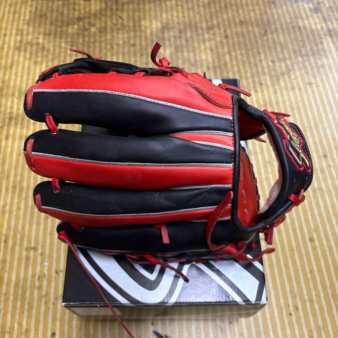 新品スラッガー スペシャルオーダー軟式野球グローブ 赤黒内野手用右投げ用箱あり