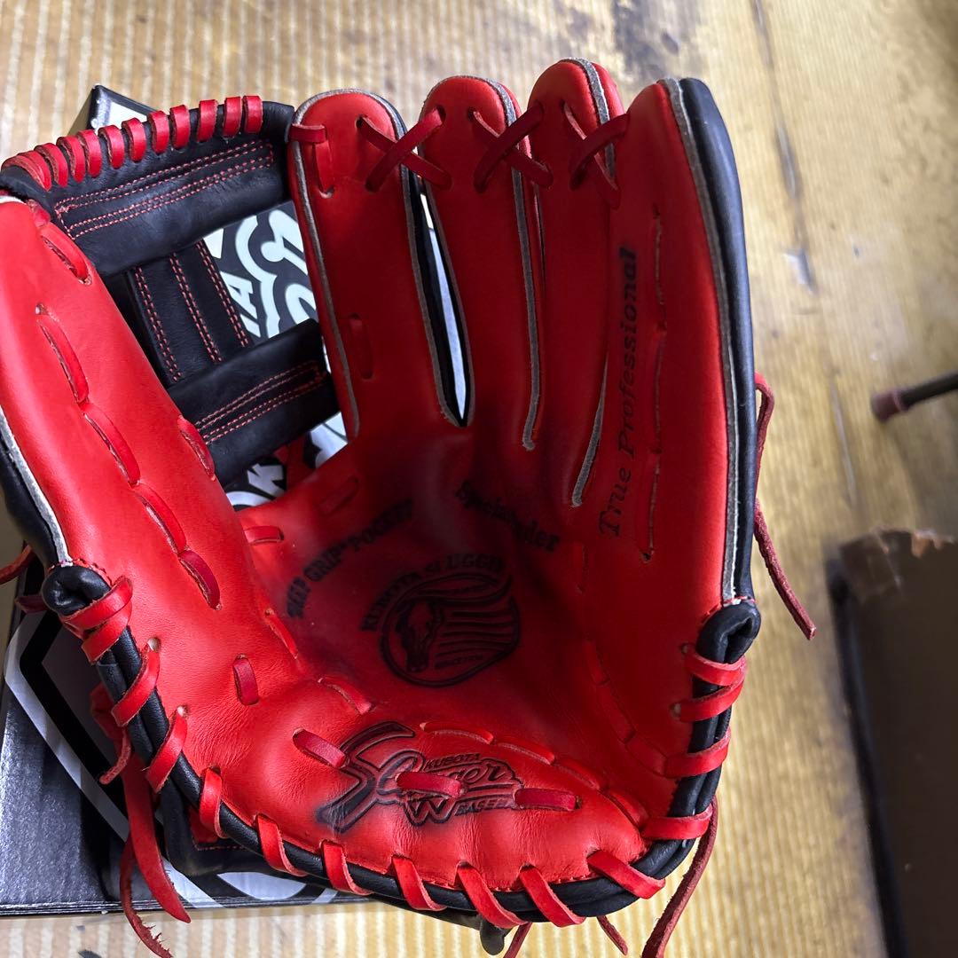 新品スラッガー スペシャルオーダー軟式野球グローブ 赤黒内野手用右投げ用箱あり