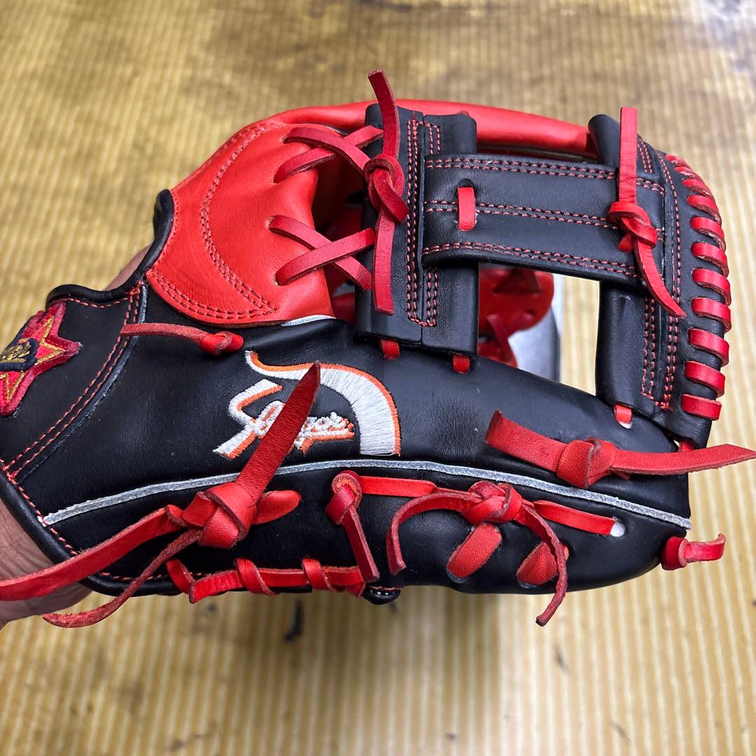 新品スラッガー スペシャルオーダー軟式野球グローブ 赤黒内野手用右投げ用箱あり