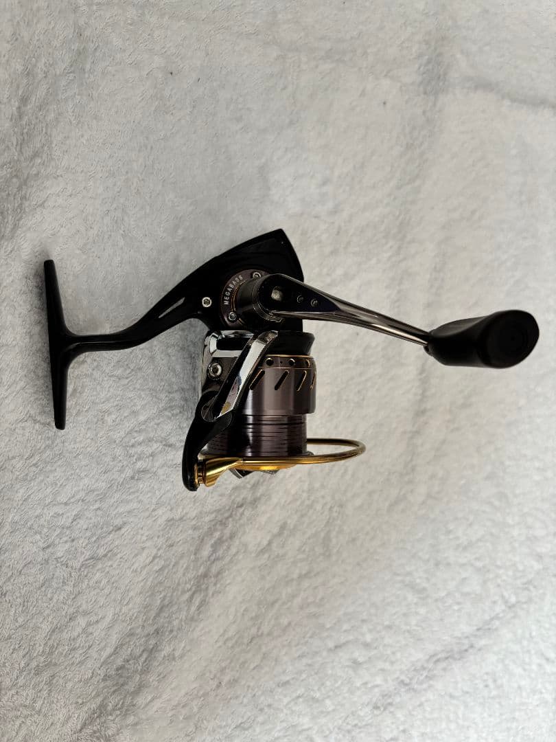 メガバス LUVITO 256 スピニングリール
