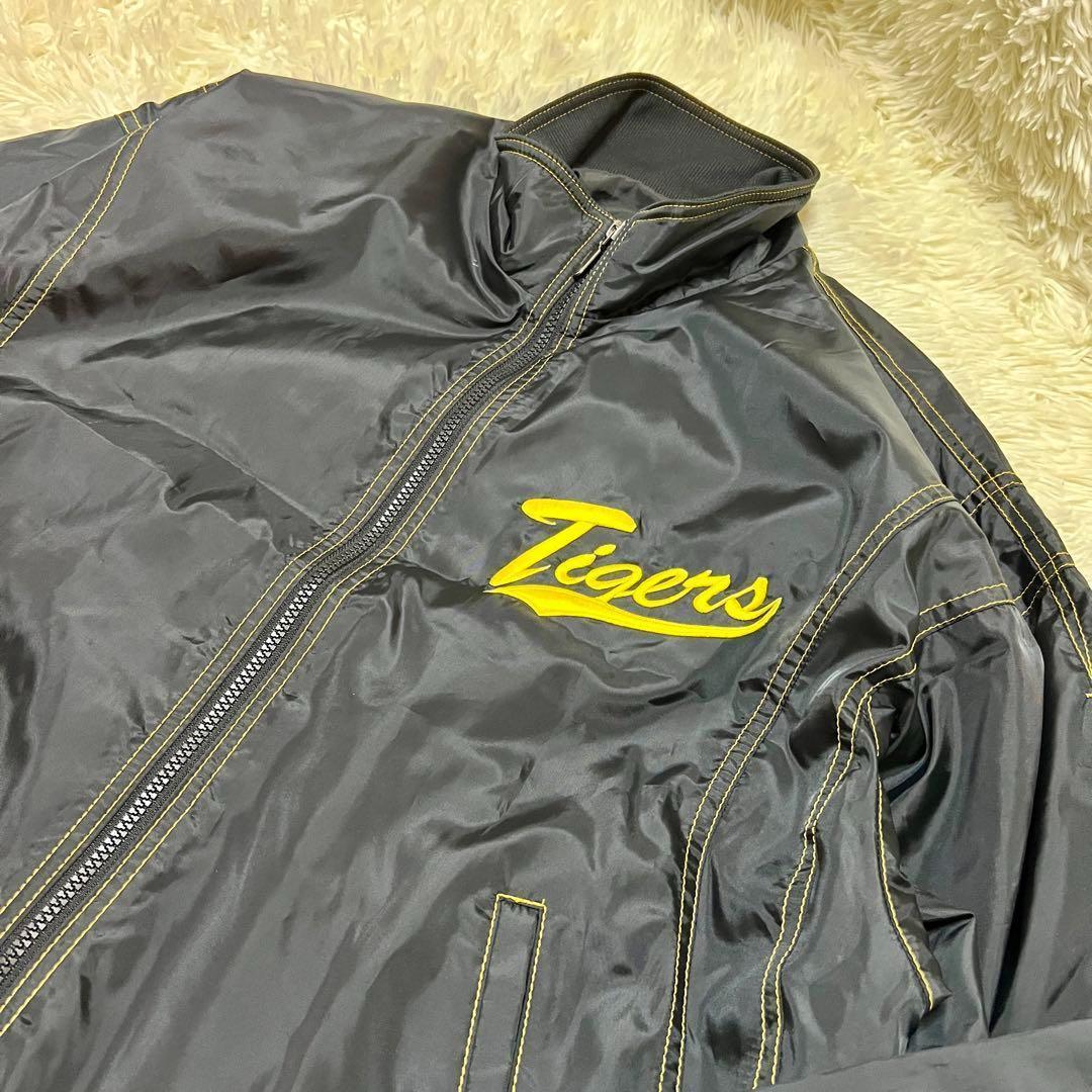 【超希少】阪神タイガース　グランドコート　XL 岡田監督　完売品　コレクション