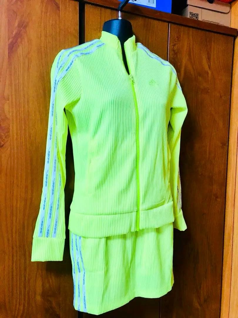 未使用☆タグ有☆adidas 3ストライプ ジャケット／スカート セットアップ