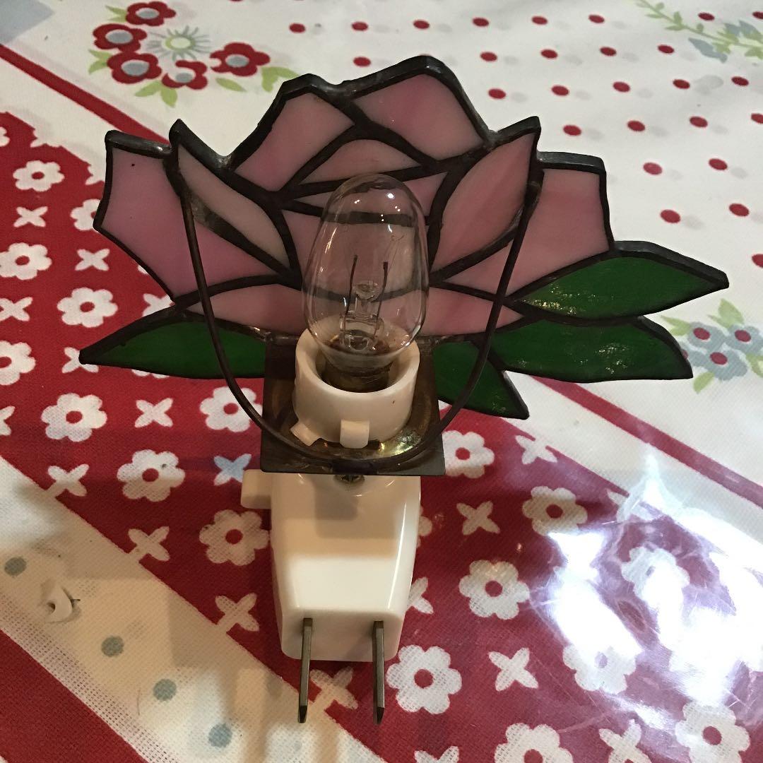 ステンドグラス薔薇足元ランプ