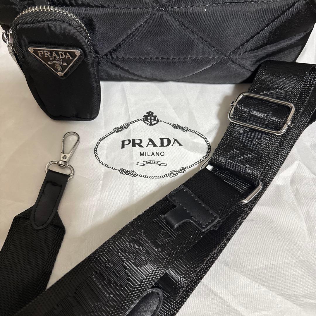 PRADA ブラック ノベルティナイロンバッグ