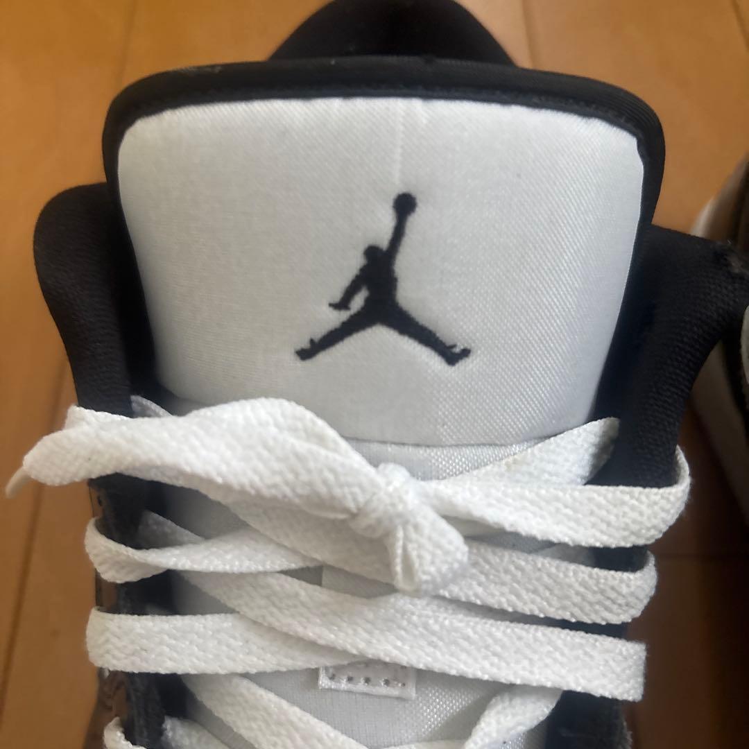 Nike Air Jordan 1 白/黒 ローカット