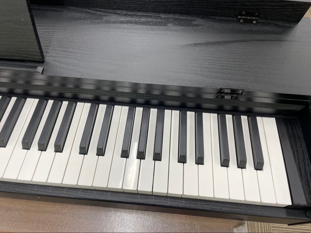 電子ピアノ88鍵盤　ハンマーアクション鍵盤　３本ペダル　ブラック