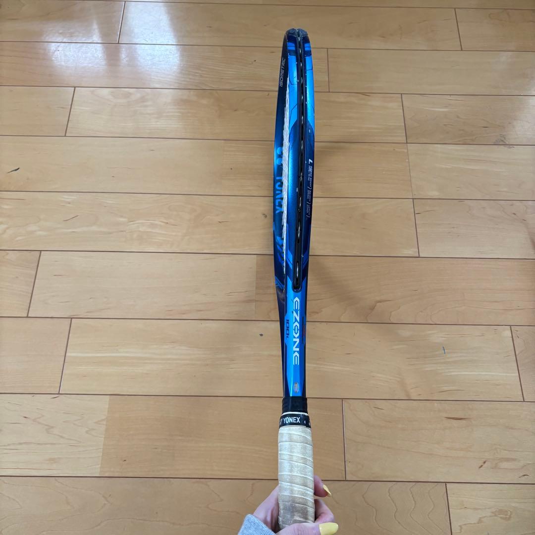 値下げ中‼️YONEX テニスラケット イーゾーン98 グリップ2 100L