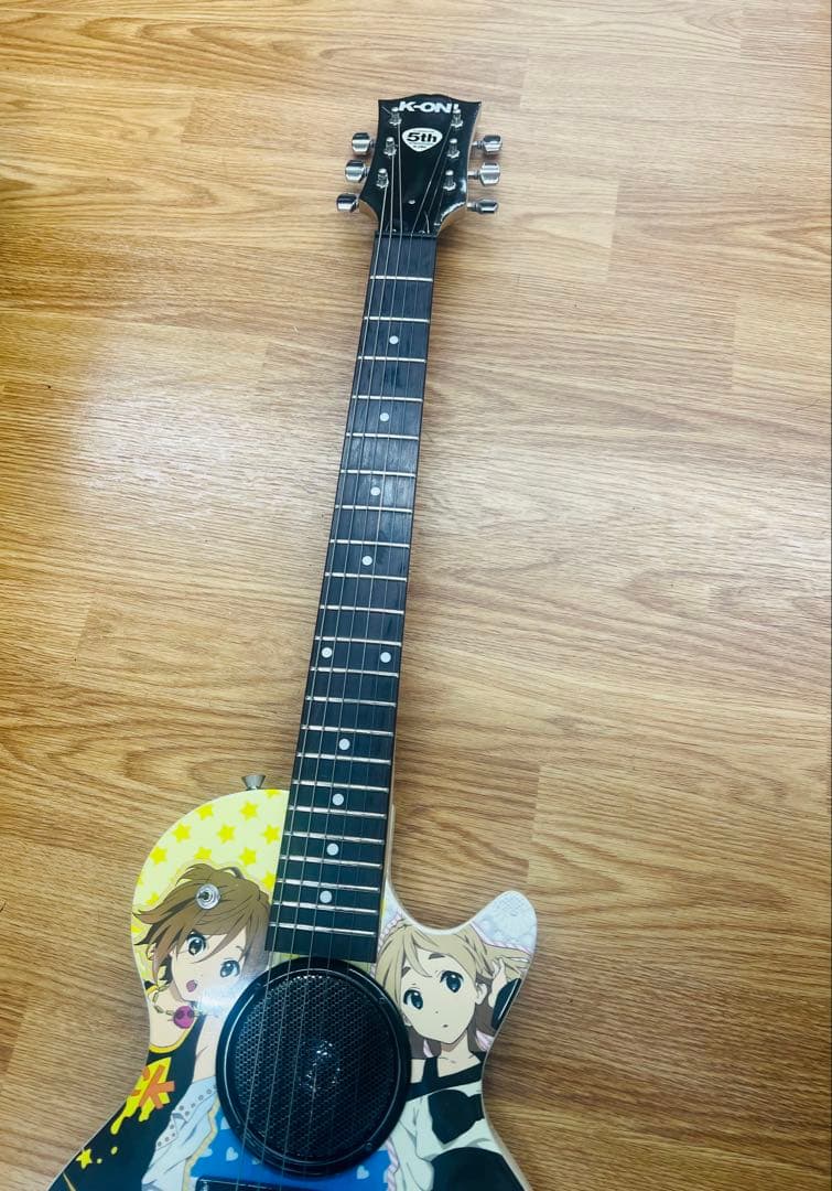 [希少]けいおん! 5th記念エレキギター　ケース付き　　おまけチューナー