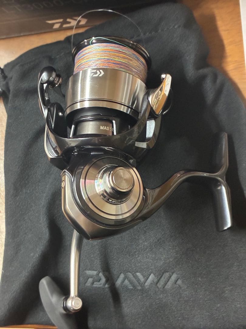 未使用　24セルテート LT3000-CH ダイワ　スピニングリール　サクラマス