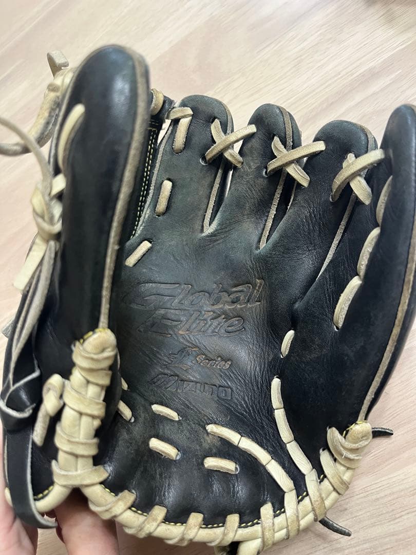 Mizuno Global Elite 黒 練習用グローブ 右投げ用
