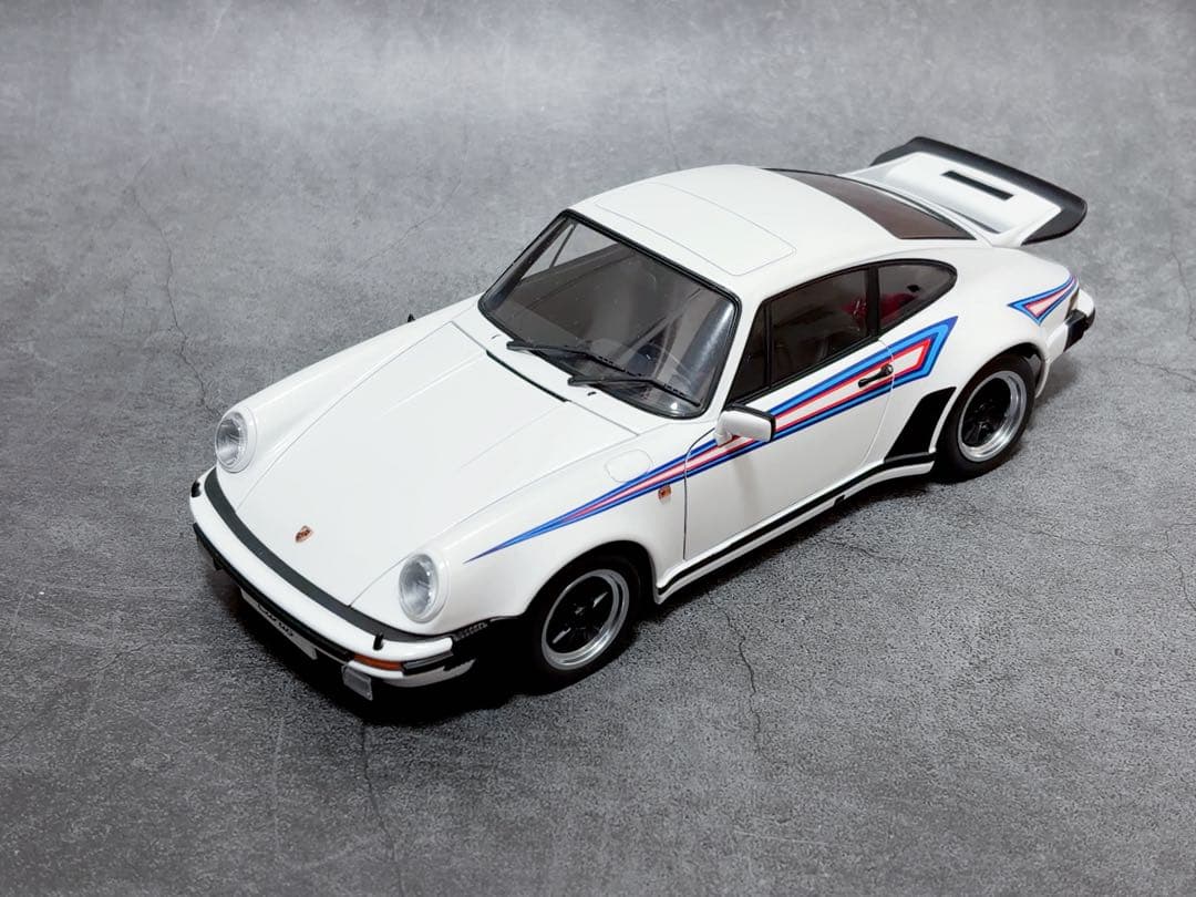 オートアート　1/18 ポルシェ 911 930 3.0 ターボ