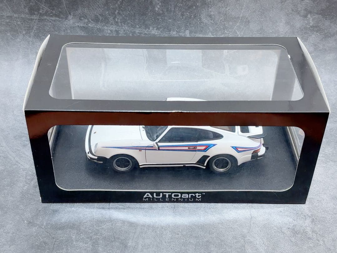 オートアート　1/18 ポルシェ 911 930 3.0 ターボ