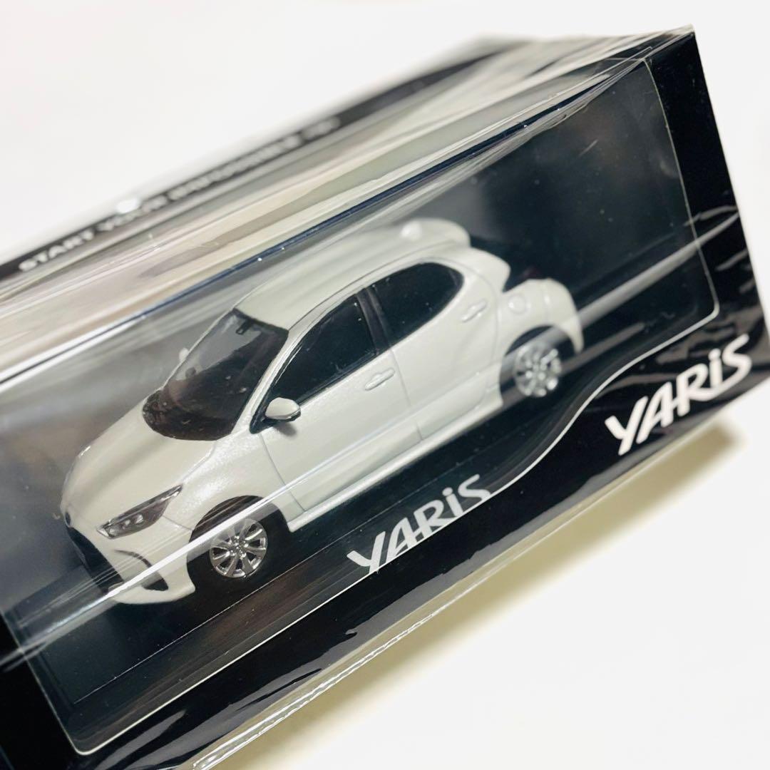 トヨタ ヤリス 1/30 ミニカー ホワイトパール 新品 未開封