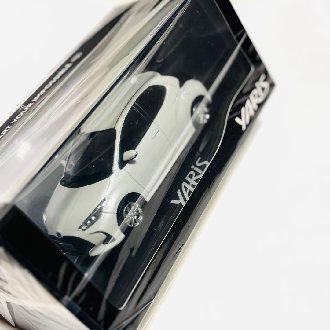 トヨタ ヤリス 1/30 ミニカー ホワイトパール 新品 未開封