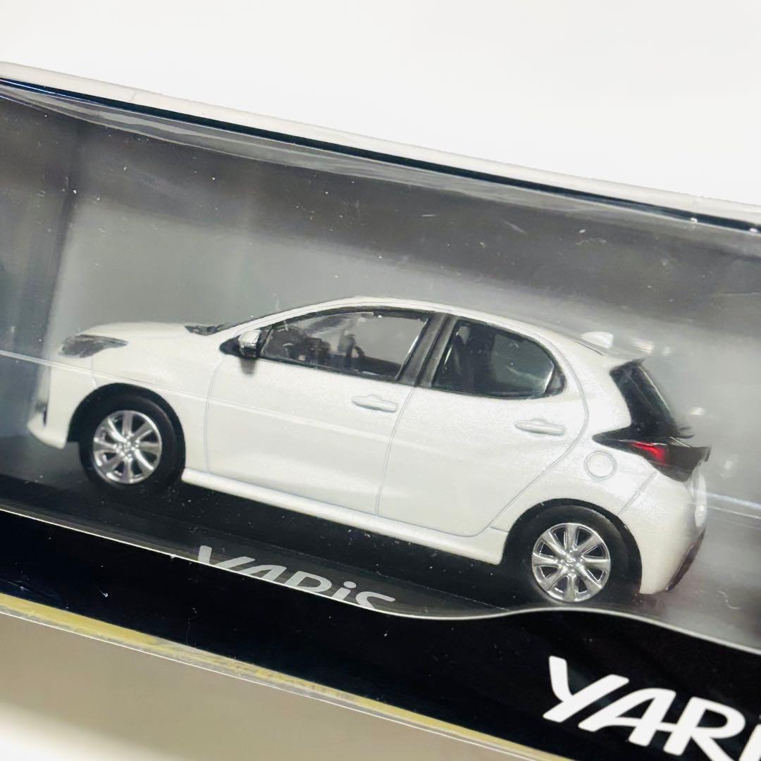 トヨタ ヤリス 1/30 ミニカー ホワイトパール 新品 未開封