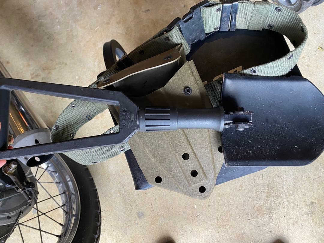米軍実物 M1967装備ベルト + 製 E-Tool 折畳みスコップ