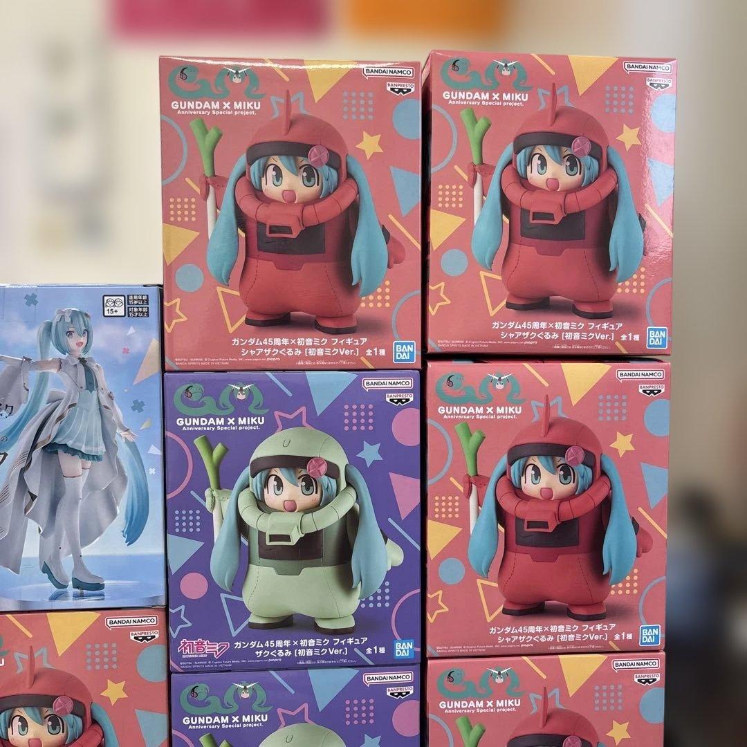 初音ミクフィギュアまとめ売り24個　桜ミク　雪ミク　ザクぐるみ　シャアザクぐるみ